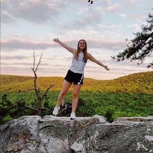 Meet your Posher, Ella